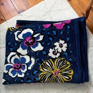 Vera Bradley African Violet Floral Patterned throw Blanket